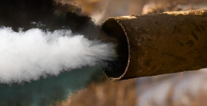 mahindra emax 20 engine emits smoke