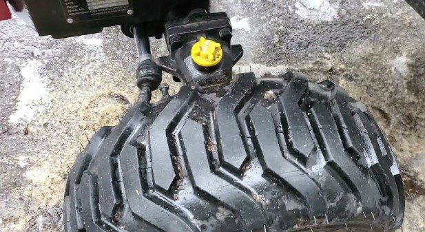 mahindra emax 22 tire wear and tear