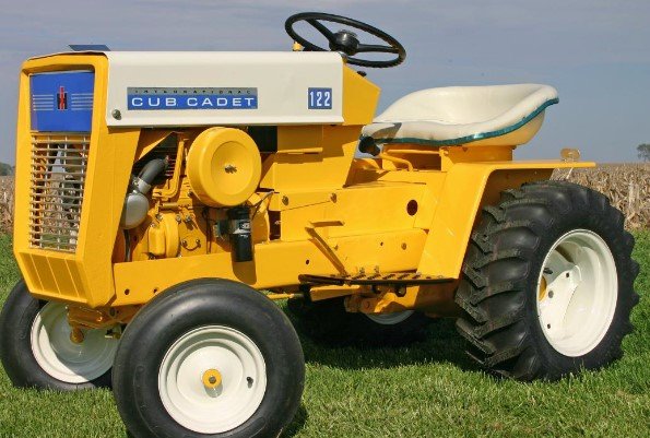 who manufactured cub cadet tractors