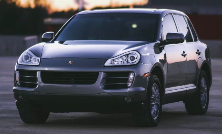 how many miles does the porsche cayenne last